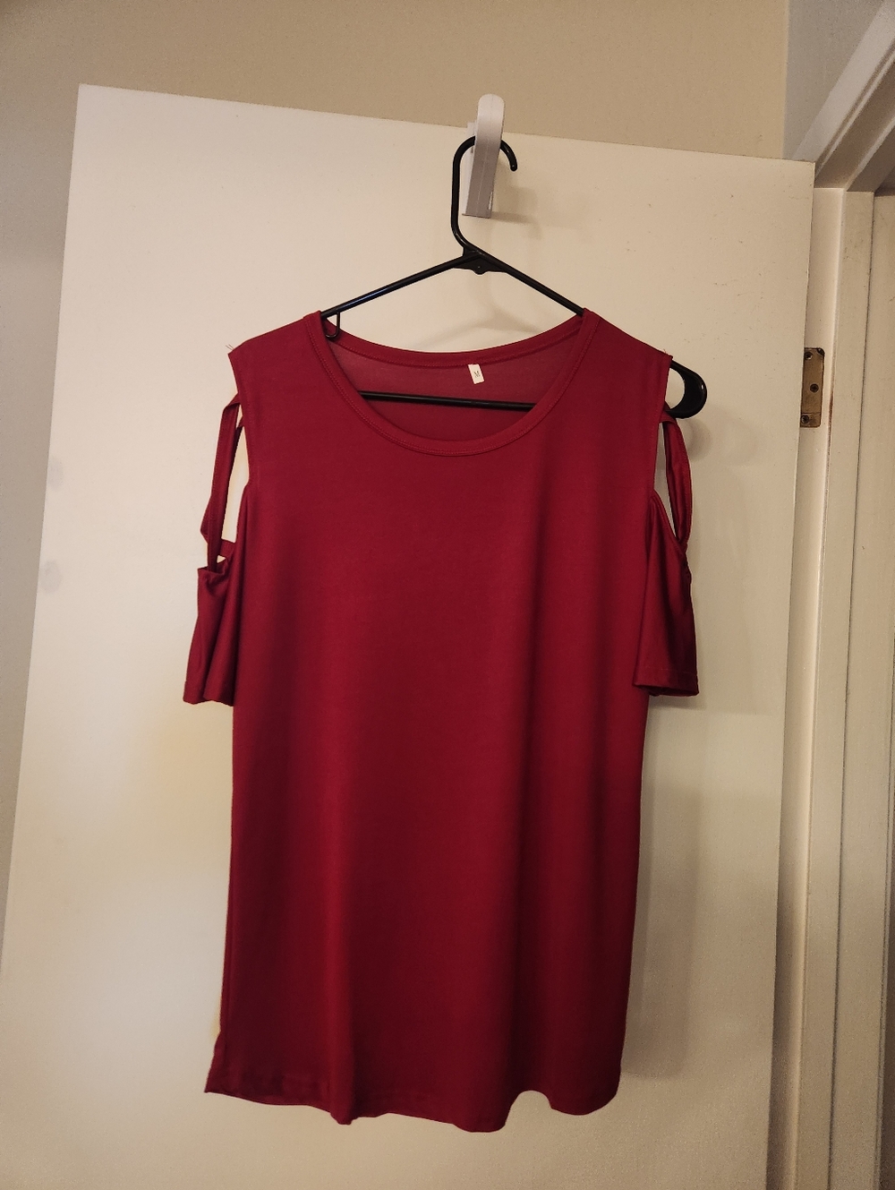 Source Unknown Burgundy Cold-Shoulder Tank Top